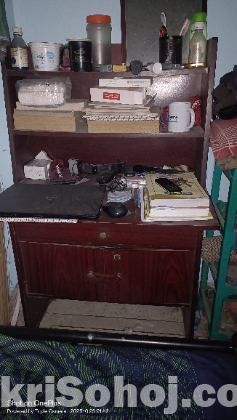 খাট এবং টেবিল